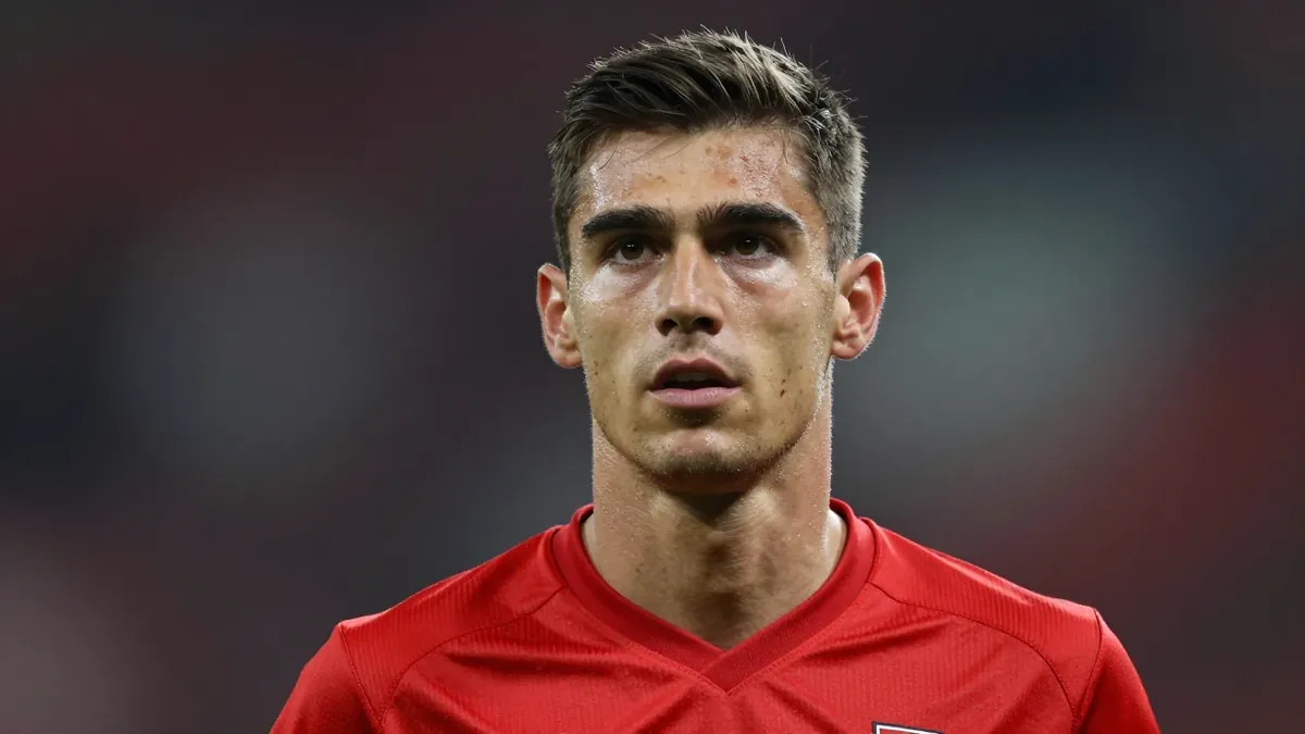 Eintracht Frankfurt gab kurz vor dem Bundesliga-Auftakt gegen Union Berlin die Vertragsverlängerung eines Profis bekannt...
