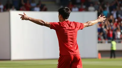 After the heavy defeat to Bayern Munich, manager Vincent Kompany praised his player Michael Olise, while Union continues...